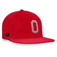 Casquette ajustée True Performance On-Field Dugout des Ohio State Buckeyes de Nike Scarlet pour homme
