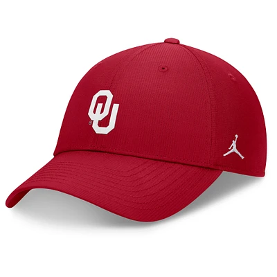 Casquette ajustable Jordan Brand Crimson Oklahoma Sooners 2024 On-Field Performance pour homme