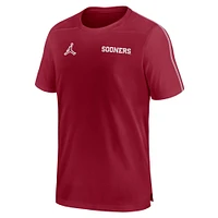 Haut de performance Jordan Brand Crimson Oklahoma Sooners 2024 Sideline Coach pour homme