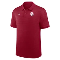 Polo Jordan Brand Crimson pour homme, coupe courte, rayures Victory, équipe des Oklahoma Sooners, début de saison 2025