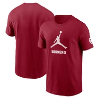 T-shirt avec mascotte du campus Jordan Brand Crimson Oklahoma Sooners pour hommes