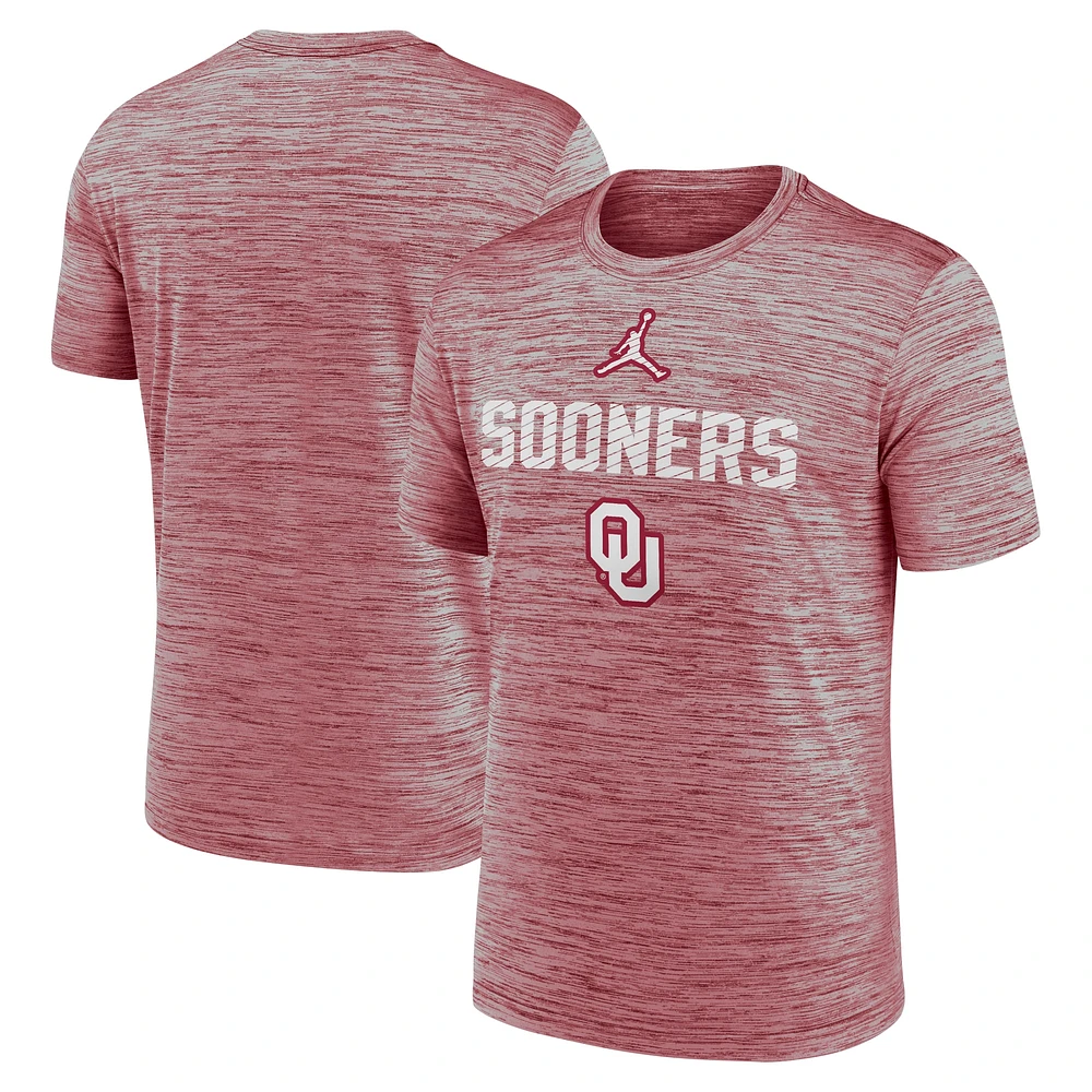 T-shirt Jordan Brand Crimson Oklahoma Sooners Campus Slant Velocity Performance pour homme