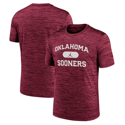 T-shirt de performance Jordan Brand Crimson Oklahoma Sooners Velocity Mascot pour homme