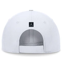 Casquette ajustable Jordan Brand Oklahoma Sooners 2024/25 On-Field Club Performance pour homme, blanche