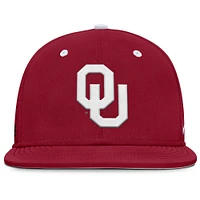 Casquette ajustée Nike Crimson Oklahoma Sooners On-Field Dugout True Performance pour homme