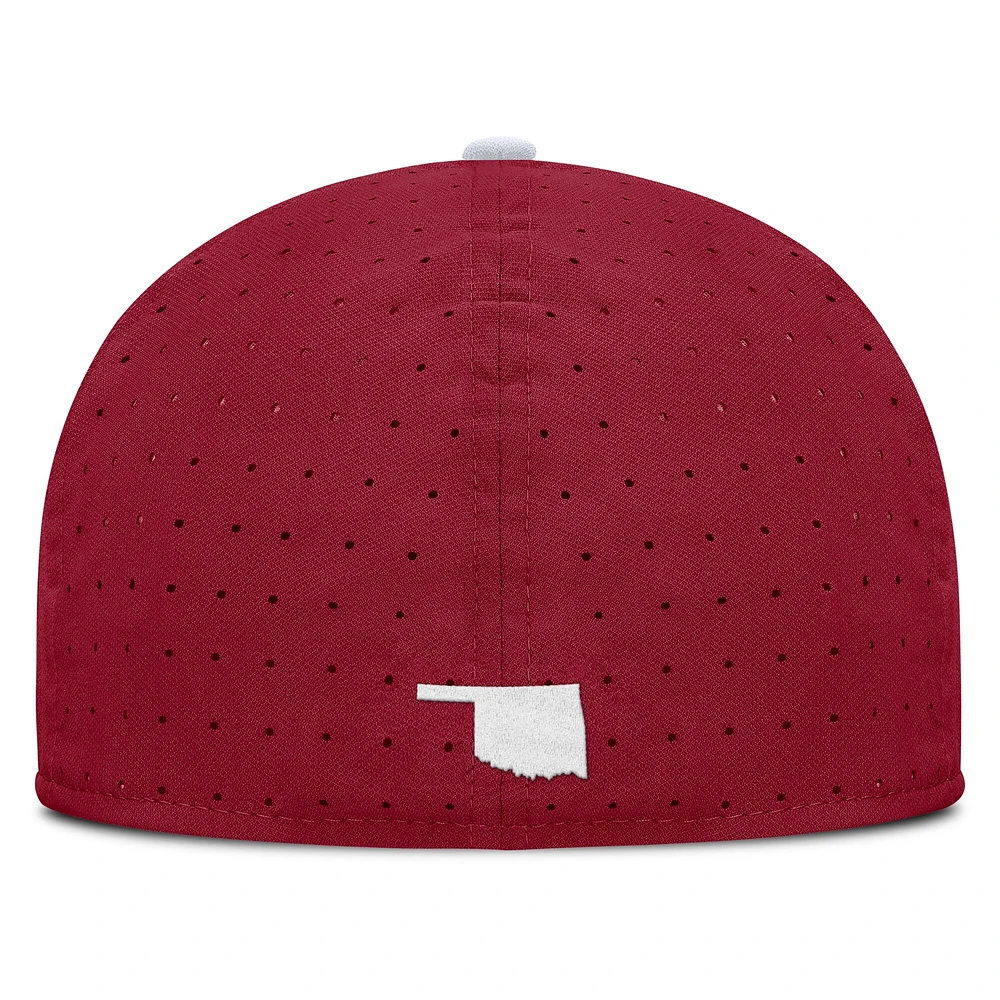 Casquette ajustée Nike Crimson Oklahoma Sooners On-Field Dugout True Performance pour homme