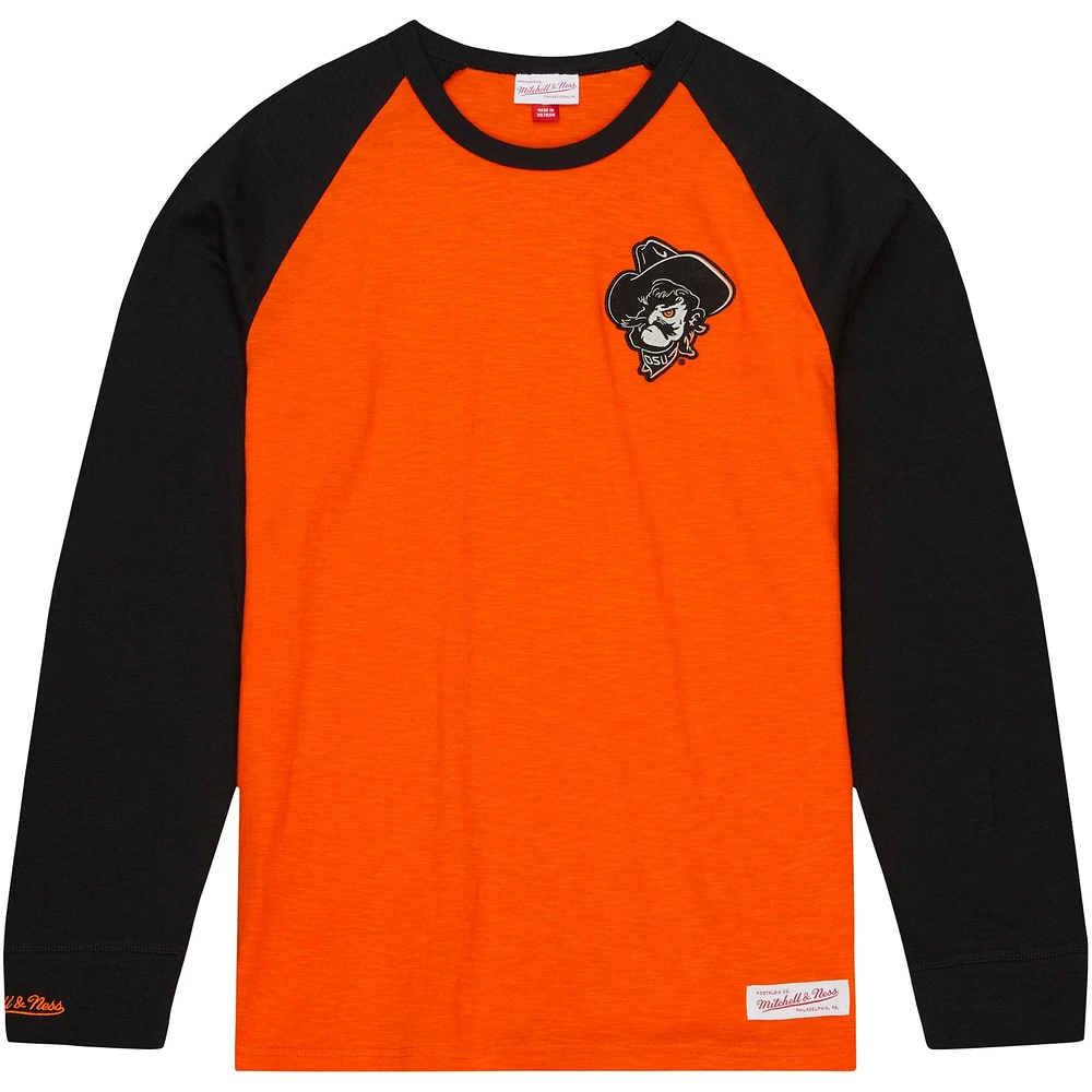 T-shirt orange à manches longues raglan flammé légendaire des Cowboys de l'Oklahoma State Mitchell & Ness pour hommes