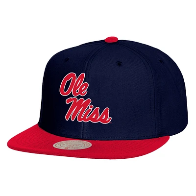 Casquette Snapback 2 tons 2.0 Ole Miss Rebels bleu marine/rouge Mitchell & Ness pour hommes