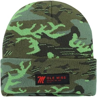 Bonnet en tricot à revers Nike Miss Rebels Veterans Day Camo Ole pour homme