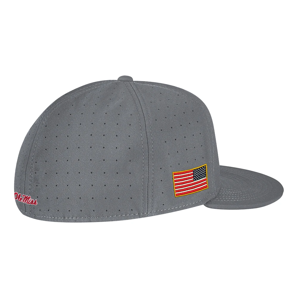 Casquette ajustée Nike Ole Miss Rebels USA Side Patch True AeroBill Performance pour homme, grise