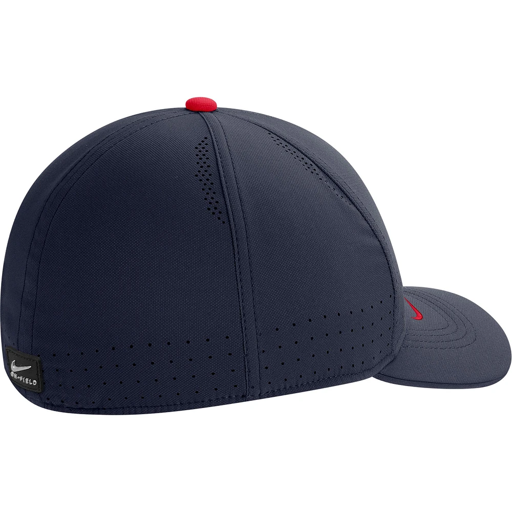 Casquette Nike Ole Miss Rebels 2022 Sideline Classic99 Swoosh Performance Flex pour homme, bleu marine