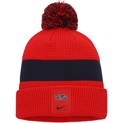 Bonnet en tricot à revers Nike Ole Miss Rebels Sideline Team pour homme avec pompon rouge