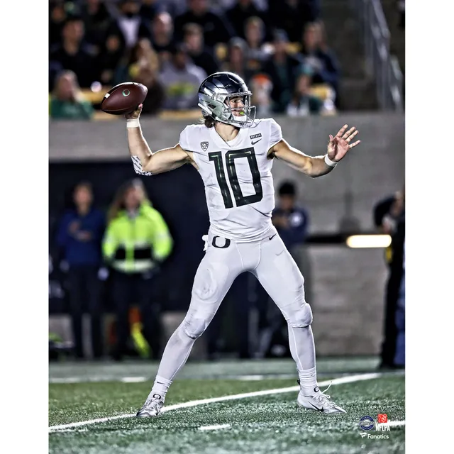 Justin Herbert Los Angeles Chargers Unsigned Throwing Photograph