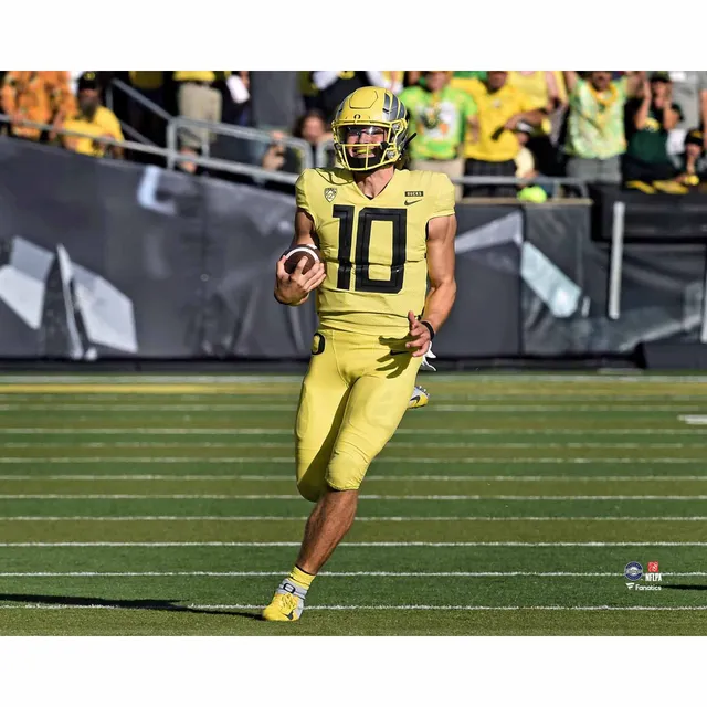 Justin Herbert Oregon Ducks Unsigned White Jersey Warming Up Photograph