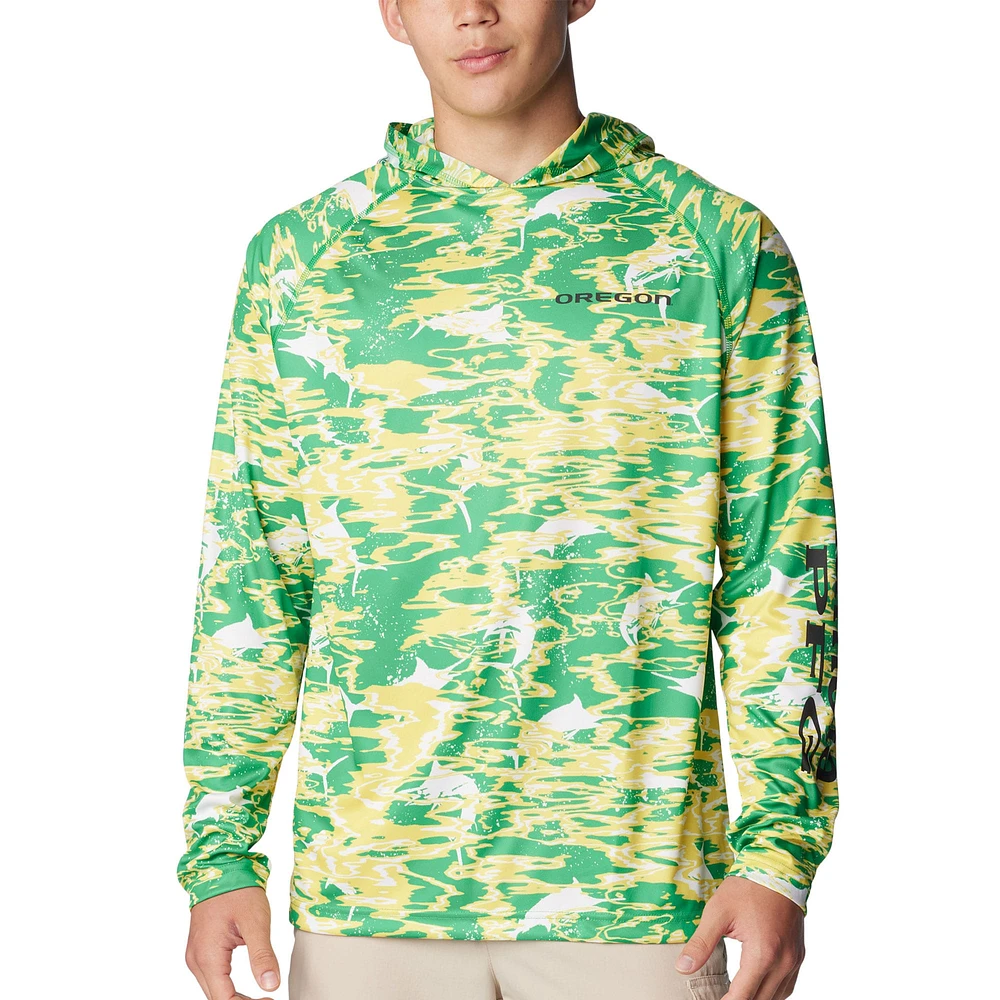 Columbia Green Oregon Ducks PFG Terminal Tackle Omni-Shade Rippled T-shirt à capuche manches longues pour homme