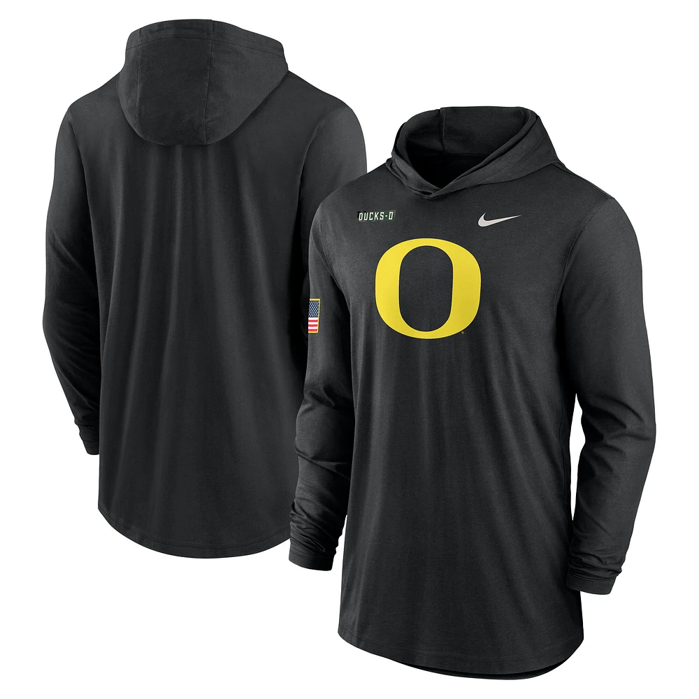 T-shirt à capuche manches longues Nike Black Oregon Ducks 2024 Military Appreciation Performance pour homme