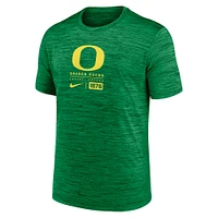 T-shirt Nike Oregon Ducks Campus Center Block Velocity Performance pour homme, vert