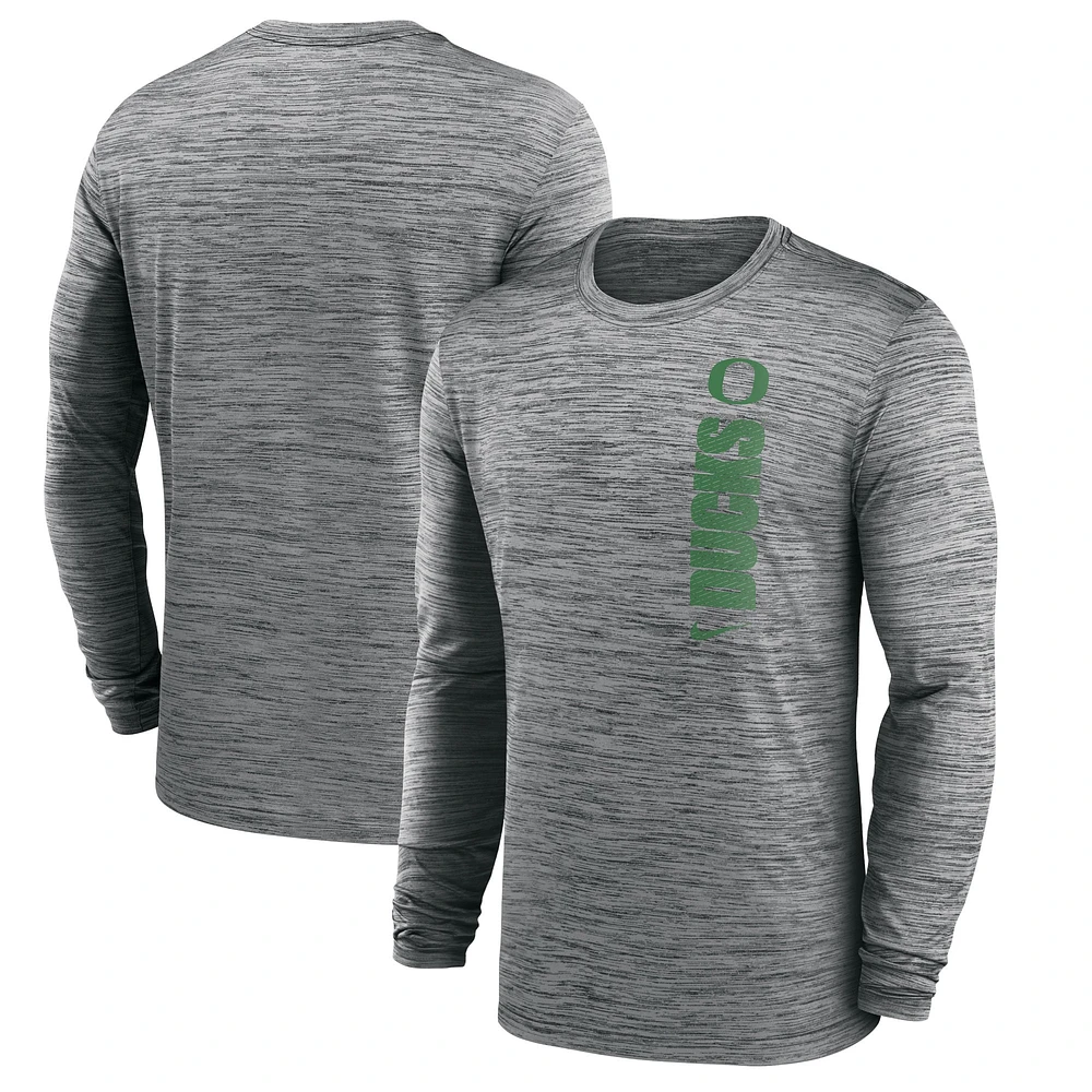 T-shirt à manches longues Nike Heather Grey Oregon Ducks 2024 Sideline Velocity Performance pour homme