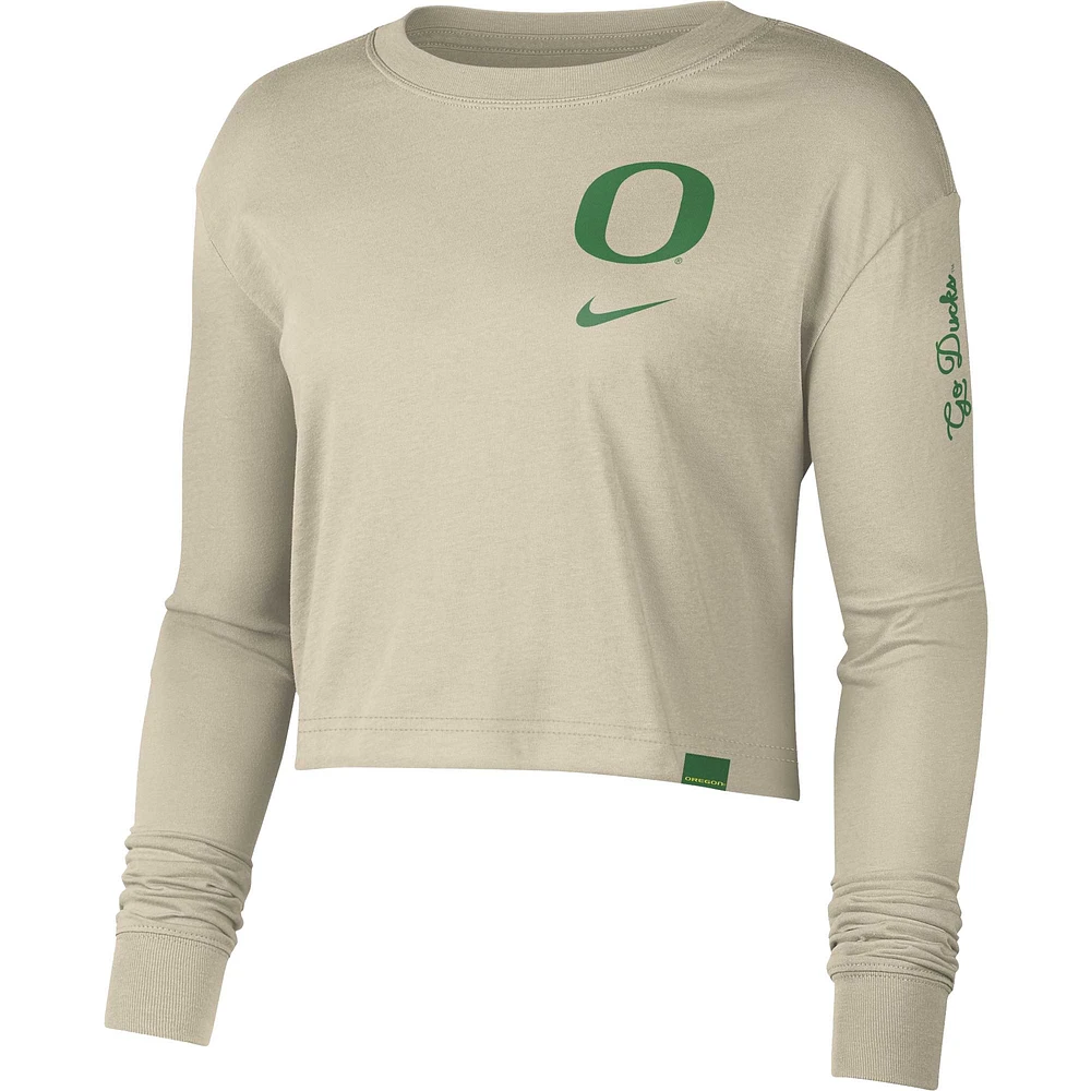 Haut court à manches longues Nike Cream Oregon Ducks Varsity Letter pour femme