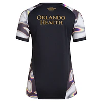 Haut d'avant-match adidas noir Orlando City SC 2024 Pride pour femme