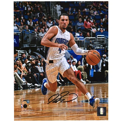 Photographie autographiée de 8'' x 10'' de Jalen Suggs en train de dribbler en maillot blanc des Orlando Magic