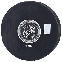 Rondelle de hockey autographiée par Brady Tkachuk des Sénateurs d'Ottawa avec l'inscription « Capitaine des 10e Sens »