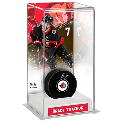 Vitrine de luxe pour rondelles de hockey hautes des Sénateurs d'Ottawa de Brady Tkachuk