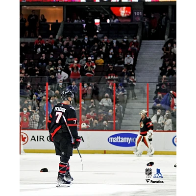 Brady Tkachuk, joueur non signé des Sénateurs d'Ottawa, célèbre son premier tour du chapeau en carrière dans la LNH