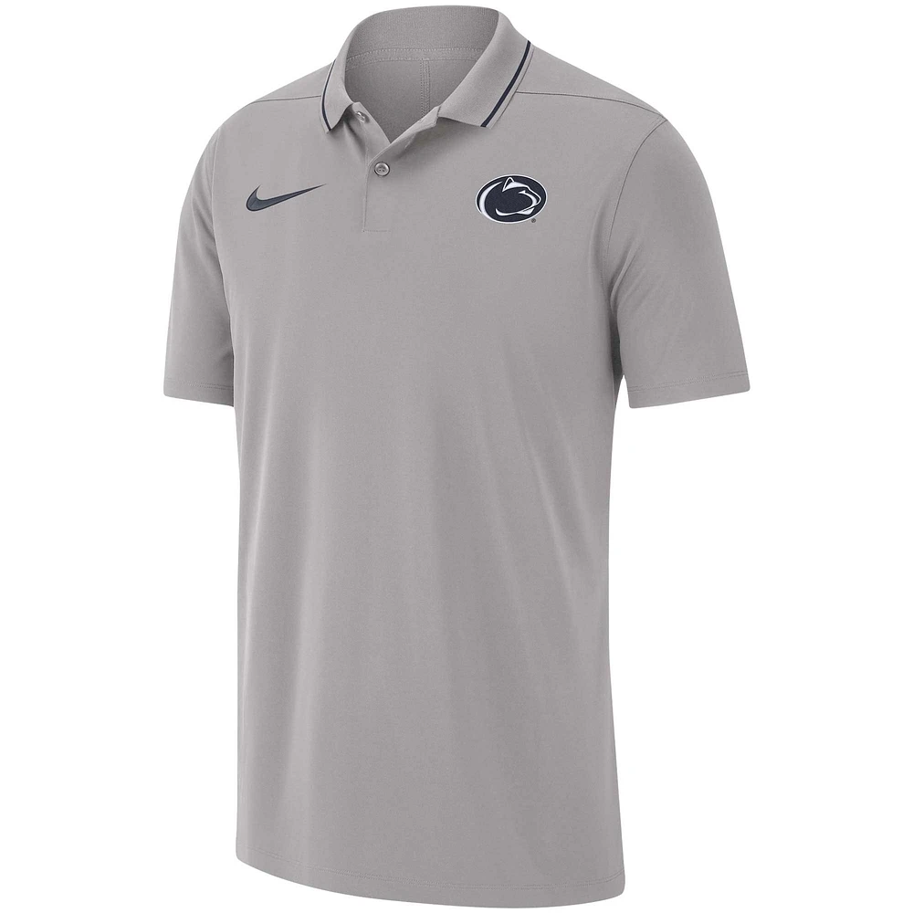 Polo Nike Penn State Nittany Lions 2023 Coaches Performance Gris pour Homme