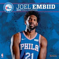 JON 76ERS NONE JOEL EMBII 2022 12X12 JOUEUR CALENDRIER MURAL OFFCALWAL