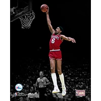 Photo non signée de Julius Erving des Philadelphia 76ers, en pleine ascension pour un dunk