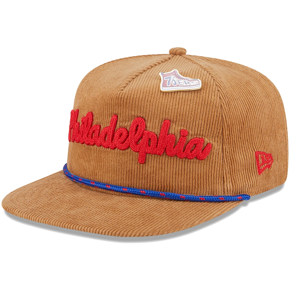 Casquette ajustable en velours pin Victory Grove de Philadelphia 76ers pour homme New Era Tan