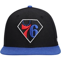 Casquette Snapback Capitaine Carat '47 Noir/Royal Philadelphia 76ers 75e anniversaire pour homme