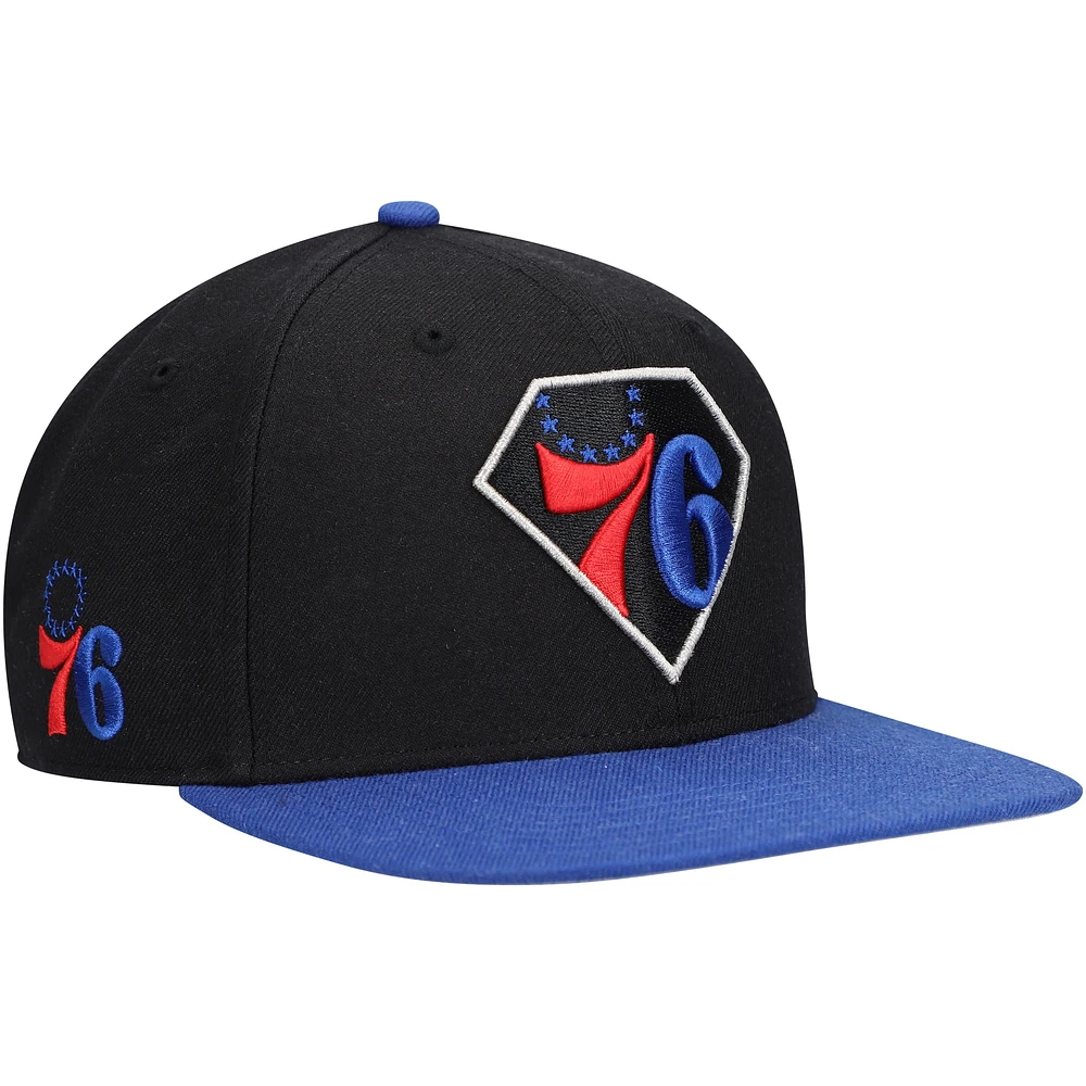 Casquette Snapback Capitaine Carat '47 Noir/Royal Philadelphia 76ers 75e anniversaire pour homme