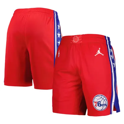 Short de performance Swingman pour homme Jordan Brand Philadelphia 76ers 2022/2023 Statement Edition rouge