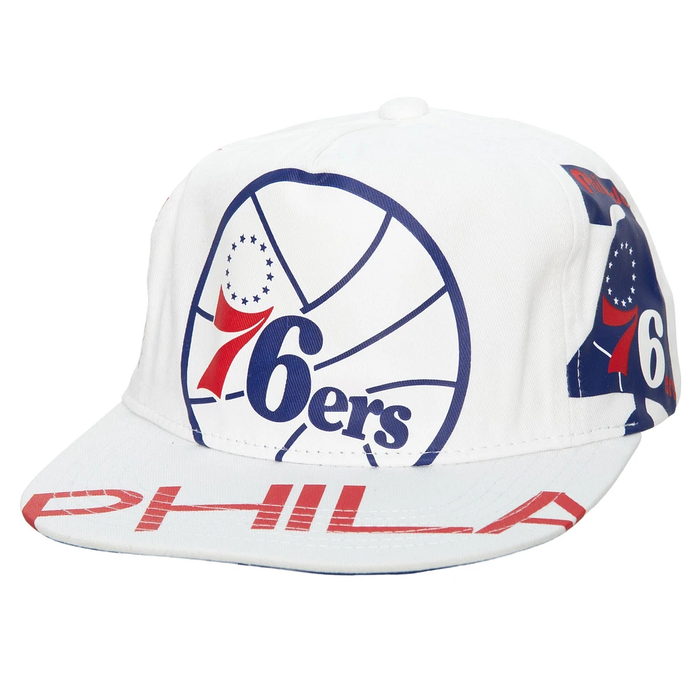 Casquette pour homme Mitchell & Ness blanche Philadelphia 76ers Hardwood Classics In Your Face Deadstock Snapback