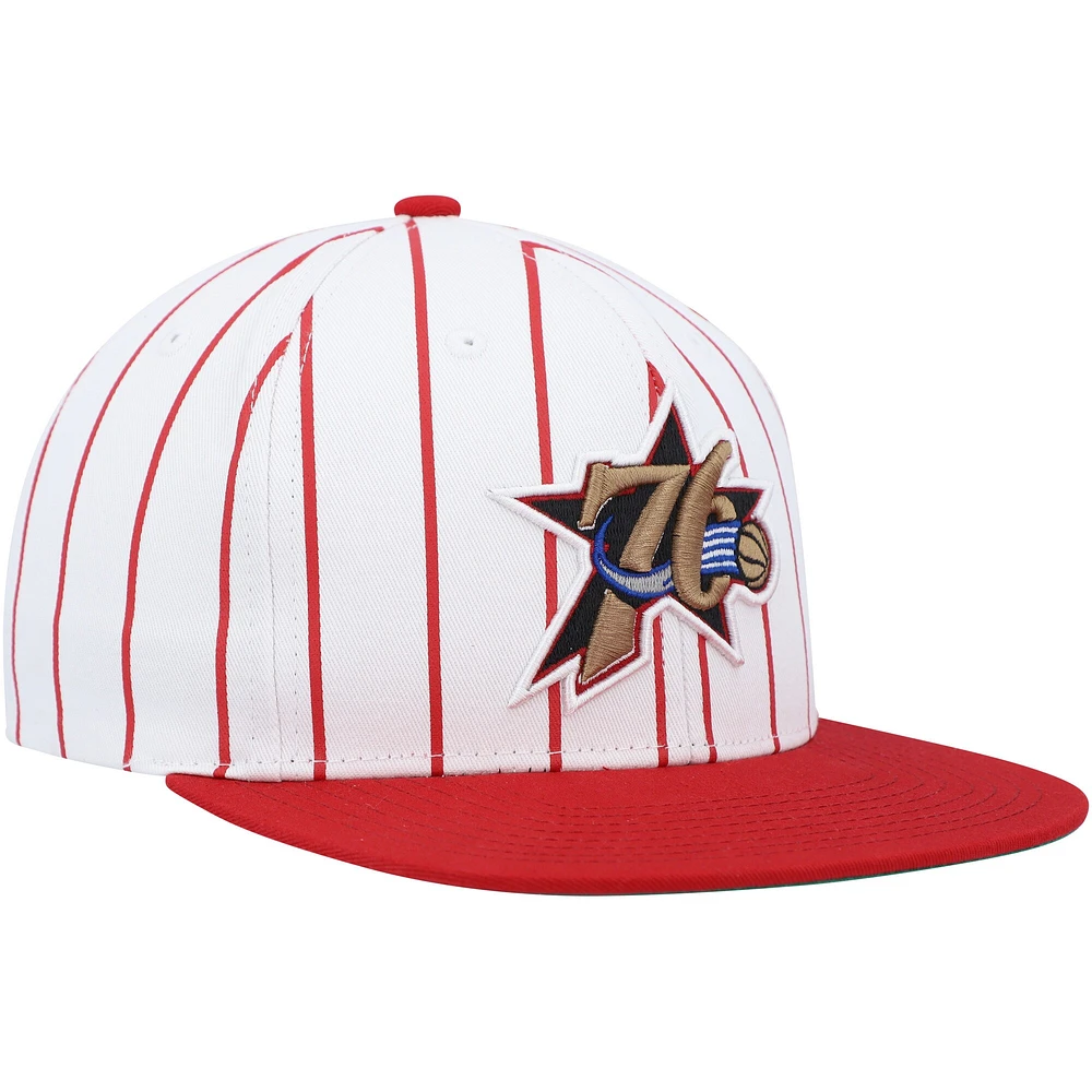 Mitchell & Ness pour homme Philadelphia 76ers blanc Hardwood Classics Pinstripe Snapback Hat