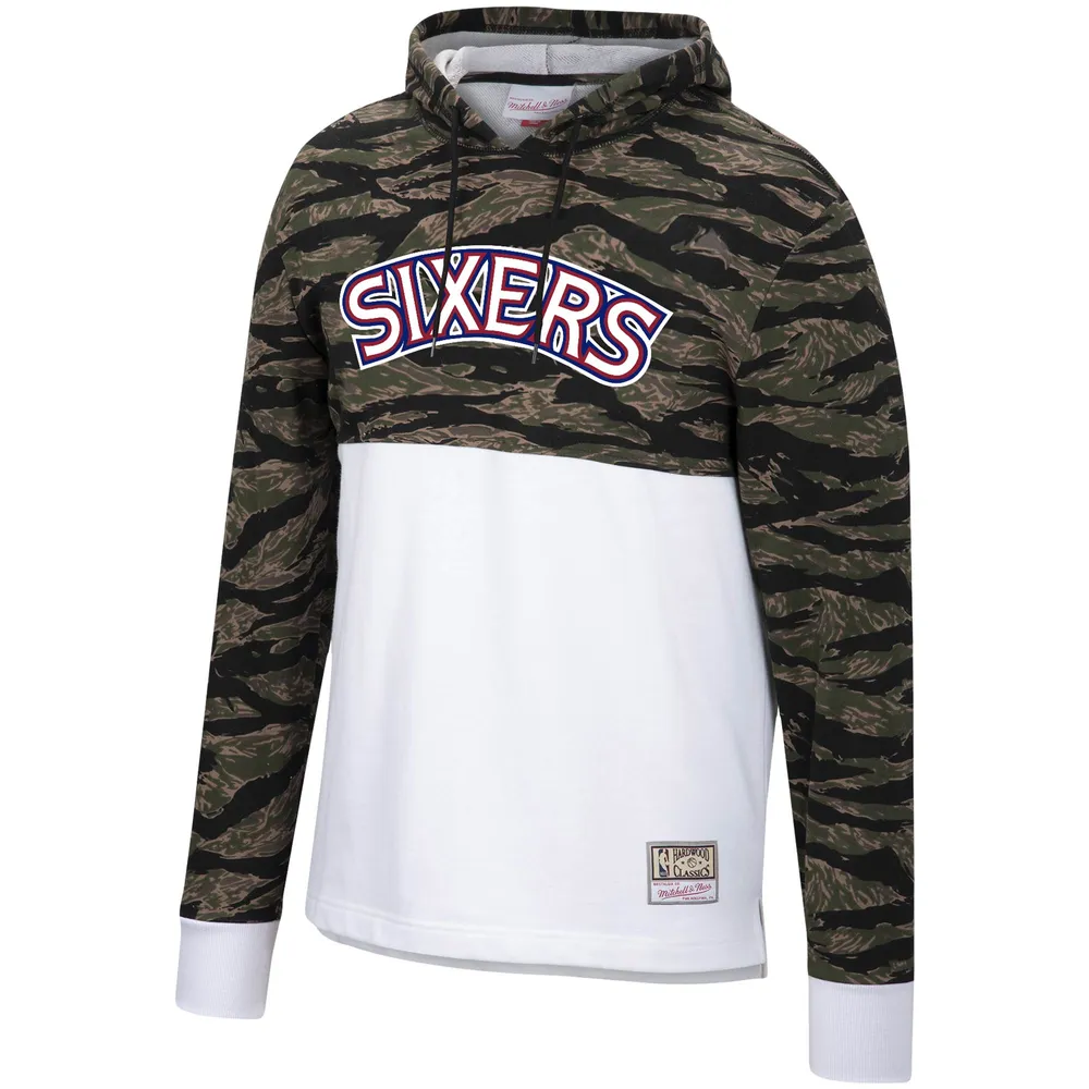 Sweat à capuche blanc motif camouflage Tiger pour hommes des Philadelphia 76ers de Mitchell & Ness Hardwood Classics