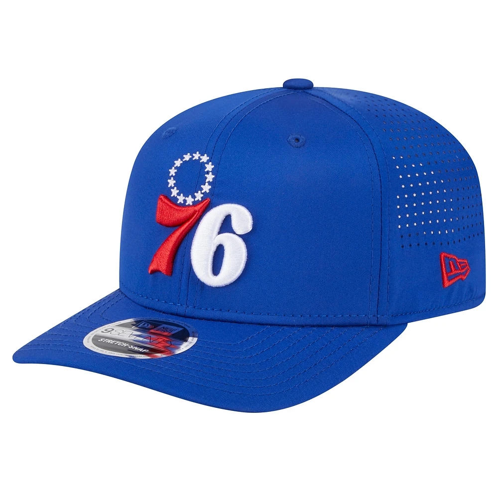 Casquette ajustable extensible à boutons-pression COOLERA 9SEVENTY Philadelphia 76ers Adventure Perform pour homme New Era Royal