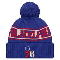 Bonnet en tricot à revers rétro Philadelphia 76ers Royal New Era pour homme avec pompon