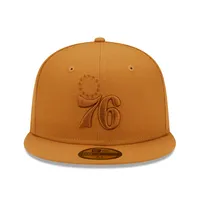 NWE 76ERS TAN NBA AUTOMNE 22 COLOR PACK LIGHT BRONZE 59FIFTY HATMENFIT