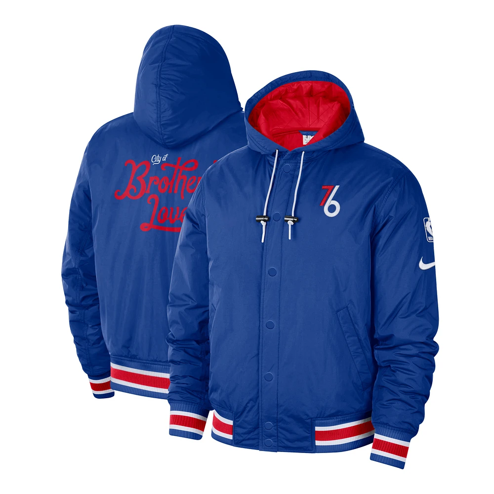 Veste à capuche entièrement zippée Nike Philadelphia 76ers 2022/23 City Edition Courtside Bomber pour Homme Bleu/Rouge