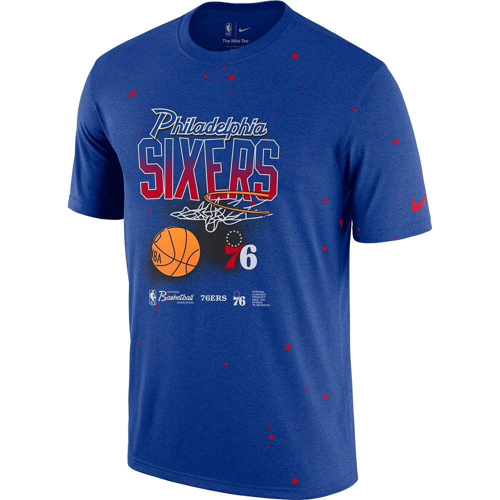 T-shirt Nike Royal Philadelphia 76ers Courtside Splatter pour homme