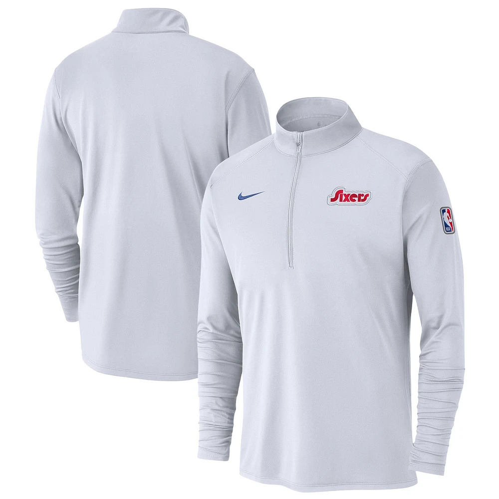 Haut Nike blanc à demi-zip pour homme Philadelphia 76ers 2024/25 City Edition Authentic Coaches Performance