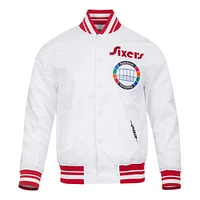 Veste à boutons-pression en satin chenille pour homme Pro Standard Philadelphia 76ers 2024/25 City Edition blanche