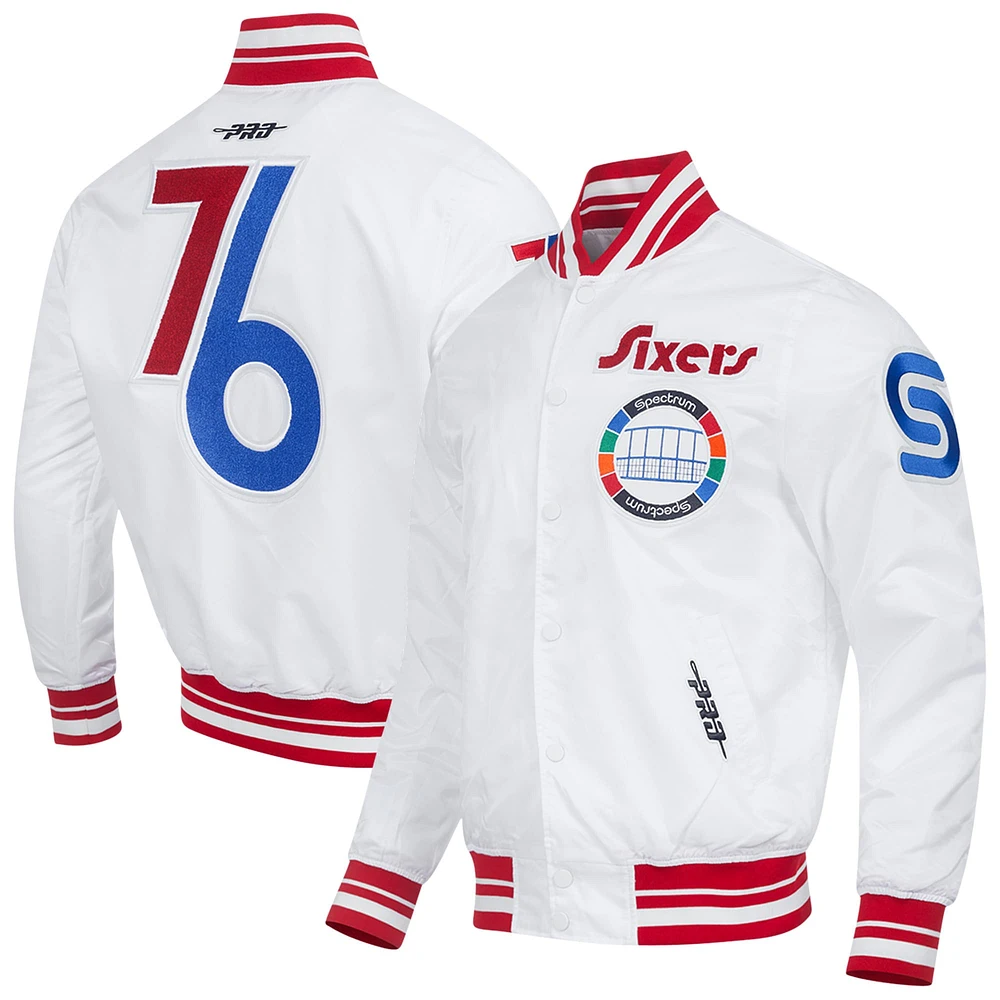 Veste à boutons-pression en satin chenille pour homme Pro Standard Philadelphia 76ers 2024/25 City Edition blanche