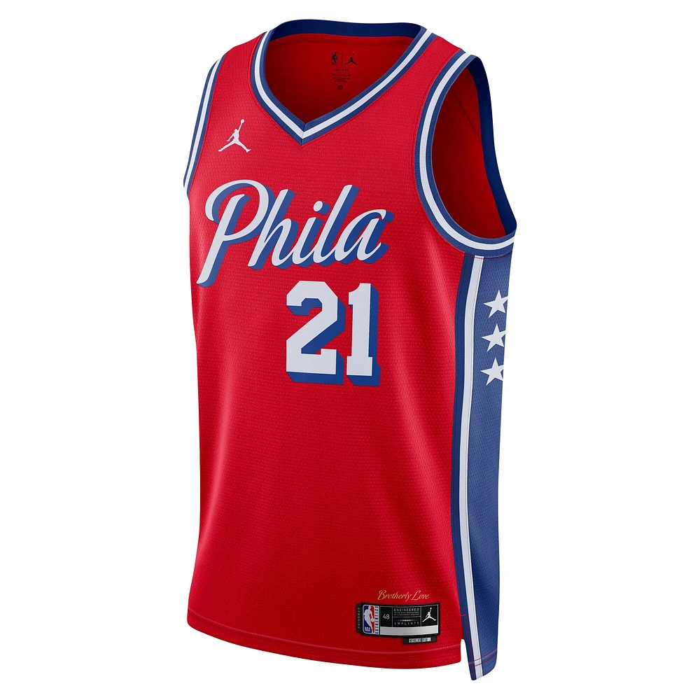 Unisexe Jordan Brand Joel Embiid Maillot Philadelphia 76ers Swingman Rouge - Statement Edition