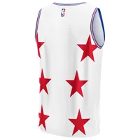 Maillot unisexe NBA & KidSuper Studios by Fanatics blanc Philadelphia 76ers Hometown