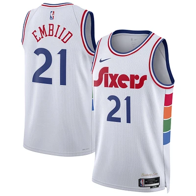 Maillot de joueur Nike Joel Embiid blanc Philadelphia 76ers 2024/25 Swingman - Édition City