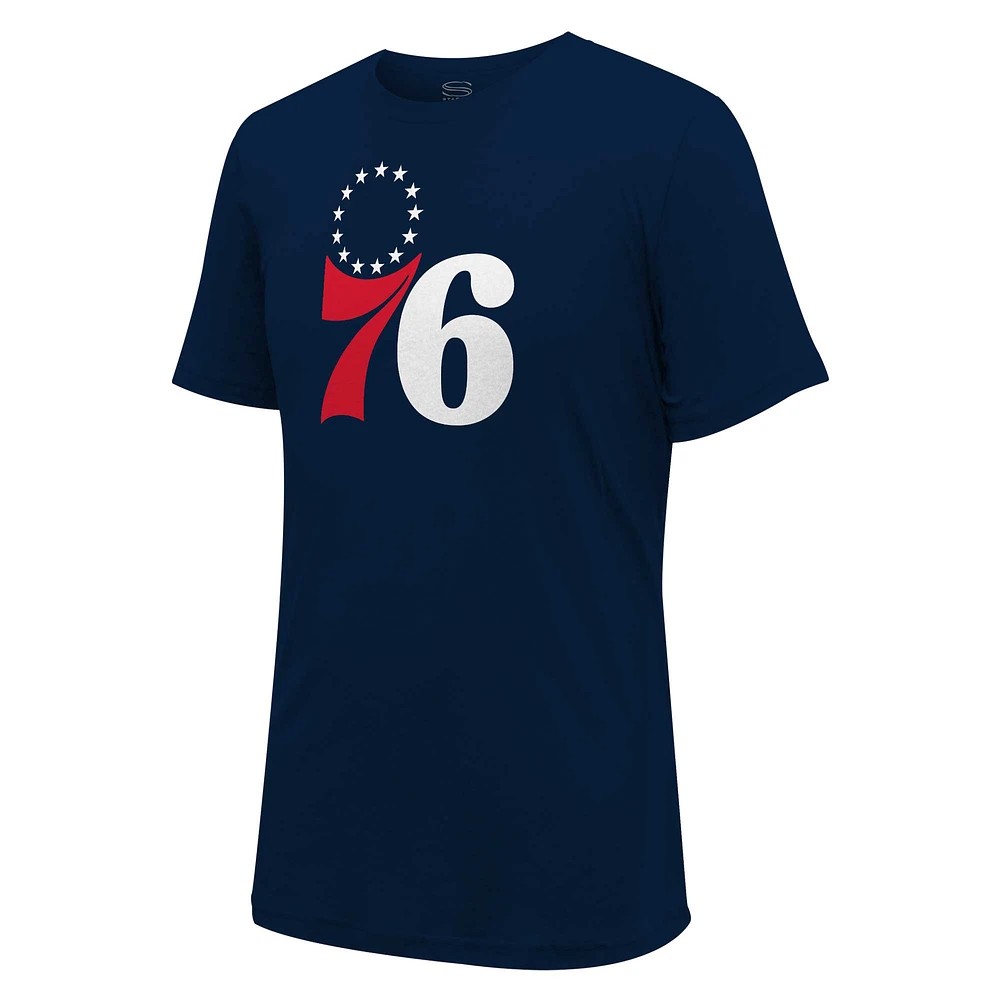 T-shirt unisexe avec logo principal des Philadelphia 76ers Stadium Essentials bleu marine